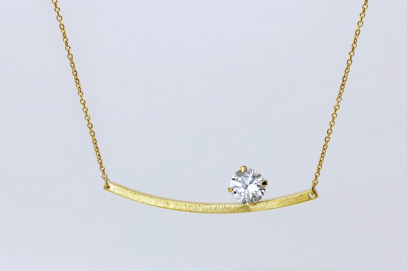 [Ozel] Romantic Mood Asymmetrical Curve Glossy Brass Cubic Necklace